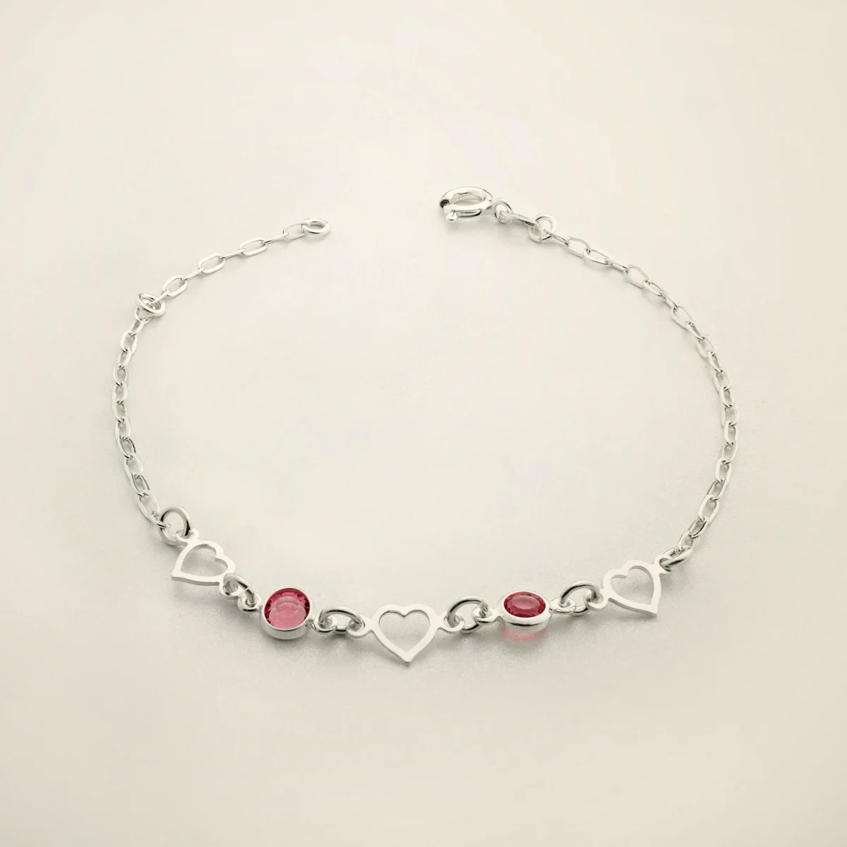 Bracciale Filo di Cuori — Catena sottile con cuori e pietre.