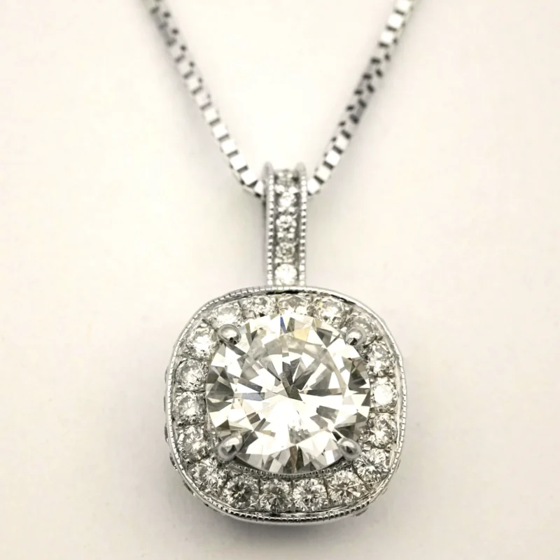Collana Alone — Pietra centrale con doppio contorno.