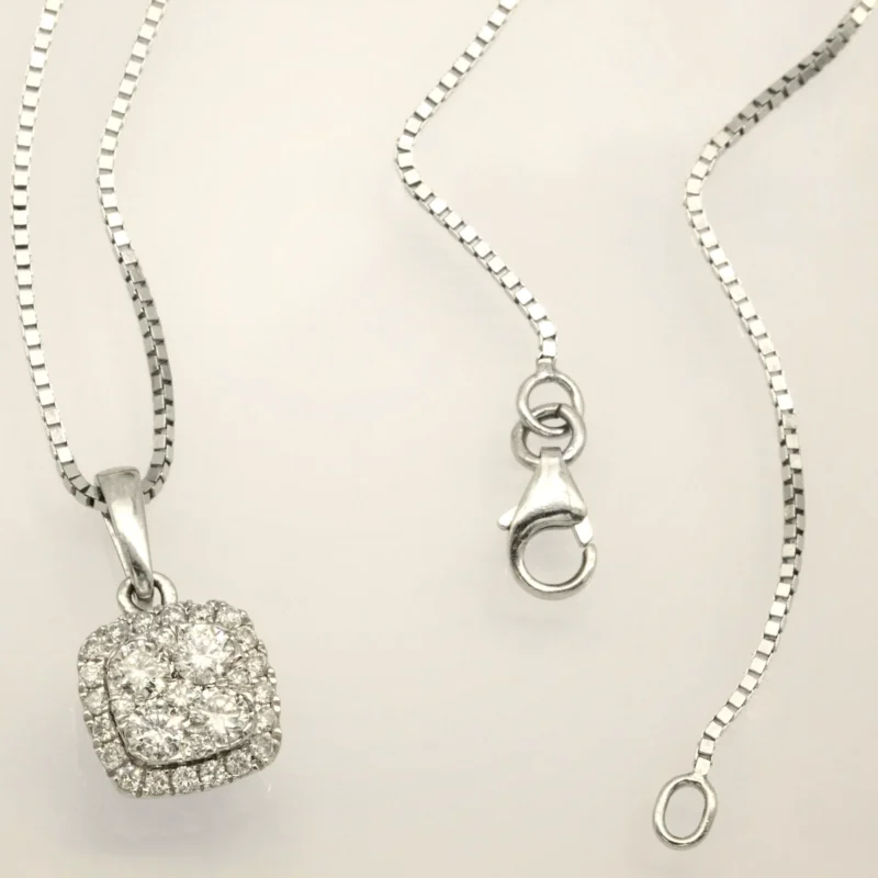 Collana Quadro — Pendente quadrato con contorno di pietre.