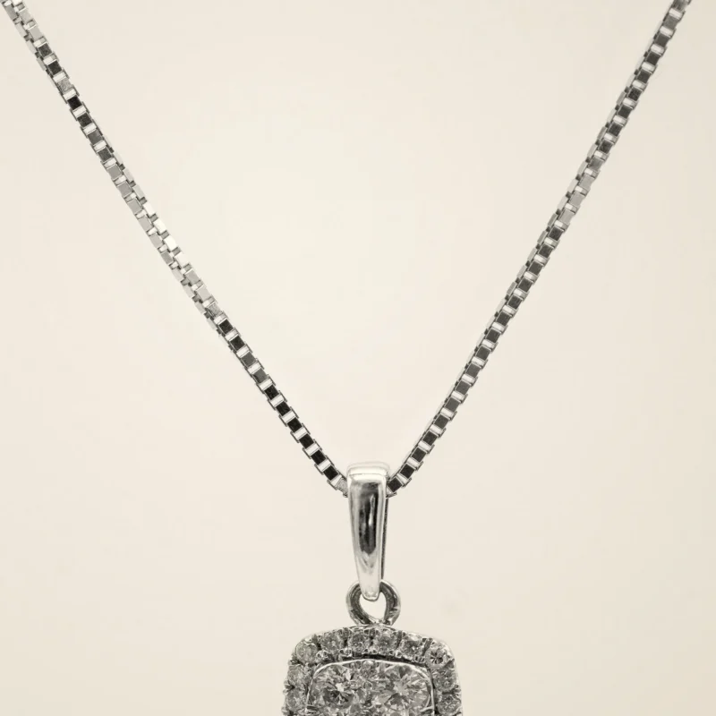 Collana Veneziana — Pendente su maglia veneziana.